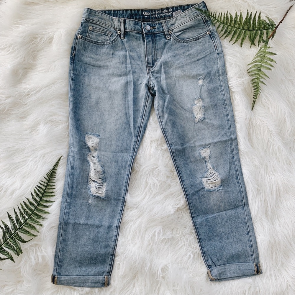 LIKE NEW Gap sexy boyfriend 100% cotton jeans